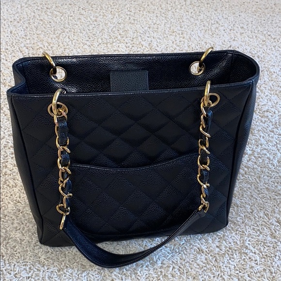 Black amazing condition Chanel quilted shoulder - Picture 3 of 10